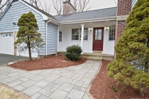 22 Buttercup Ln, Huntington, CT 06484-5722