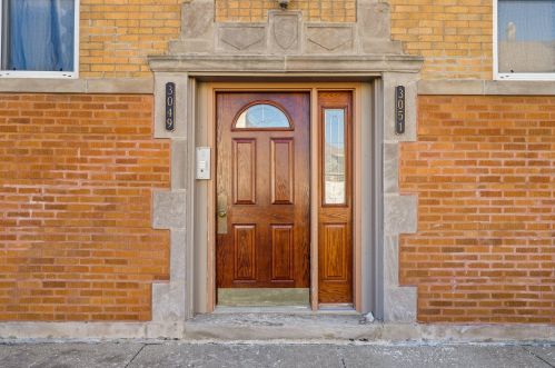 3051 Grace St, Chicago, IL 60618-4539