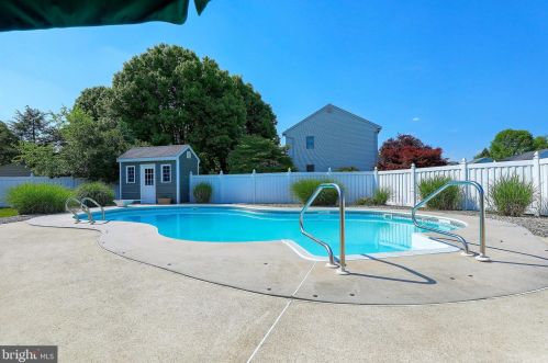 1809 Krystle Dr, Lancaster PA  17602-4143 exterior