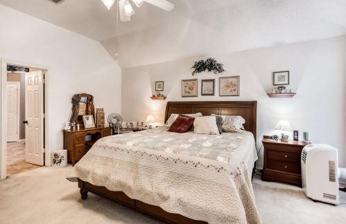 2210 Meadowstone Dr, Carrollton TX 75006-2642 exterior