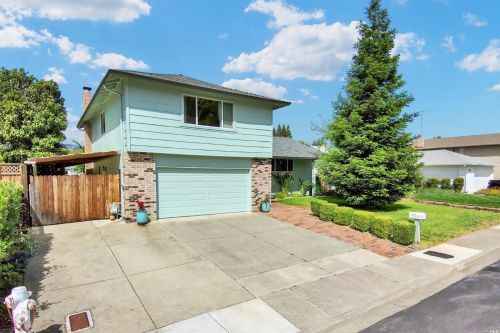330 Woodside Cir, Vacaville, CA 95688-2106