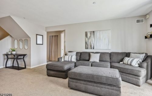 59 Crestview Ln, Mount Arlington, NJ 07856-1363