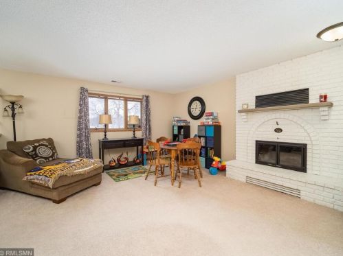 1889 Edgerton St, Saint Paul MN  55117-2447 exterior