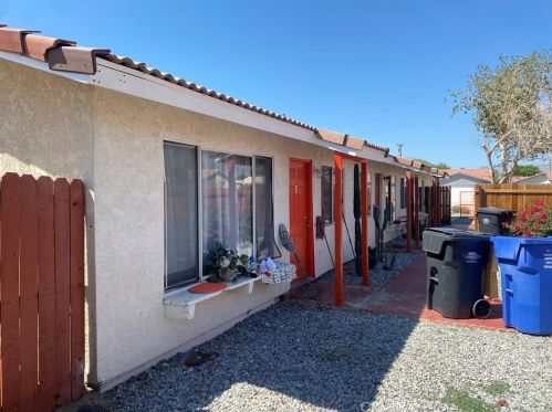 13642 La Mesa Dr, Desert Hot Springs, CA 92240-5871