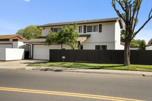 2752 El Pasado Dr, Modesto, CA 95354-3224