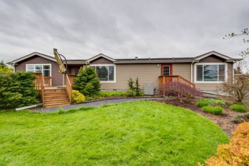 184 Equine Dr, Alpha, WA 98570-9463