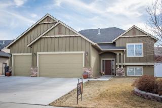 1450 7th St, Dickinson, ND 58601-6351