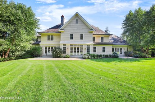 10 Chieftans Rd, Greenwich CT  06831-3260 exterior