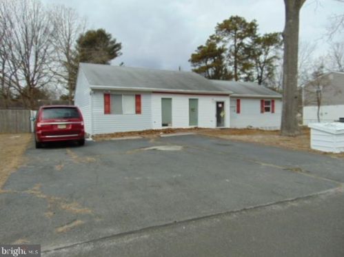 9 Winnebago Trl, Browns Mills, NJ 08015-6627
