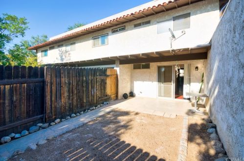 1476 Everton Pl, Riverside CA  92507-4439 exterior