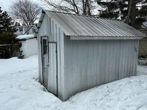 11 Lincoln St, Presque Isle, ME 04769-2508