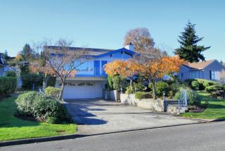 5215 Lake Washington Blvd, Seattle, WA 98118-2528