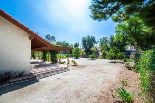 16355 Rancho Escondido Dr, Riverside, CA 92506-5801