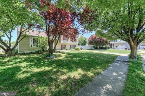 11 Carrousel Ln, Trenton, NJ 08619-3446