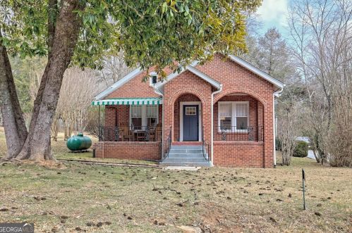 42 Maple St, Clayton, GA 30525-4211