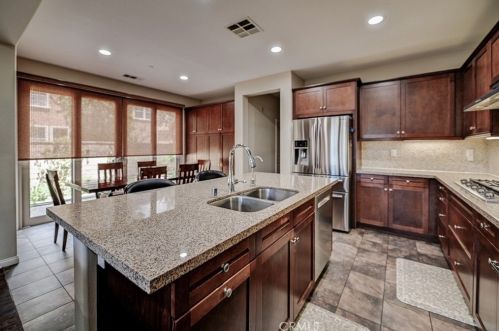 68 Prickly Pear, Irvine CA  92618-8856 exterior