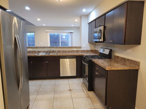 272 Arlington Ct, Carol Stream, IL 60188-3068