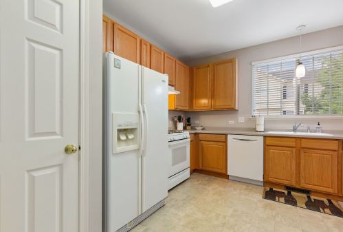 336 Evergreen Cir, Gilberts, IL 60136-4050