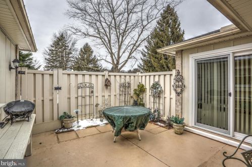 54 Valleybrook Dr, Lancaster PA  17601-4612 exterior