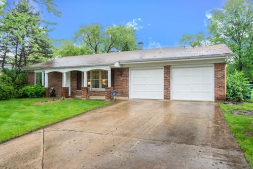 213 Downing Dr, Hanover Park, IL 60108-1715
