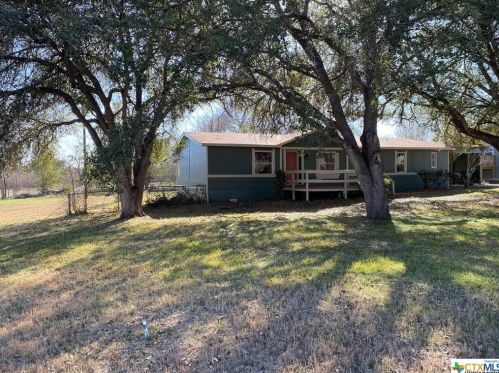 401 Troell St, Seguin TX 78155-7241 exterior