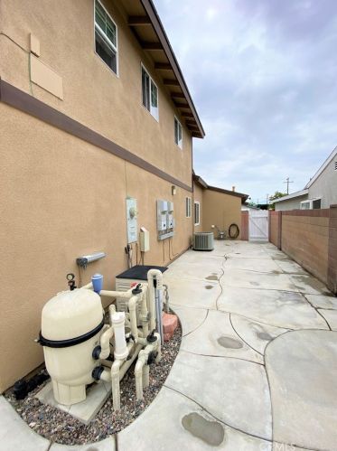 4661 Myra Ave, Cypress CA 90630-4334 exterior