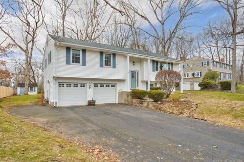 190 Mayflower Ln, Meriden, CT 06450-3525