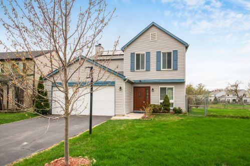 1356 Big Horn Trl, Carol Stream, IL 60188-9086