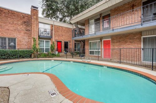 4340 Cedar Springs Rd, Dallas TX  75219-2606 exterior
