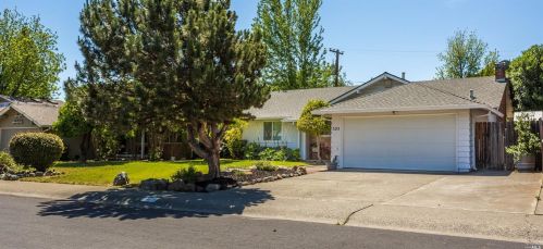 525 Cottonwood St, Vacaville, CA 95688-2525
