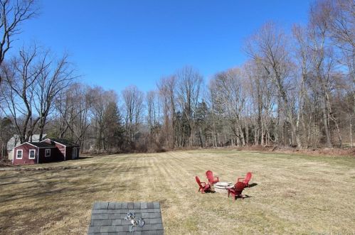 81 Gray St, Huntington, CT 06484-1985