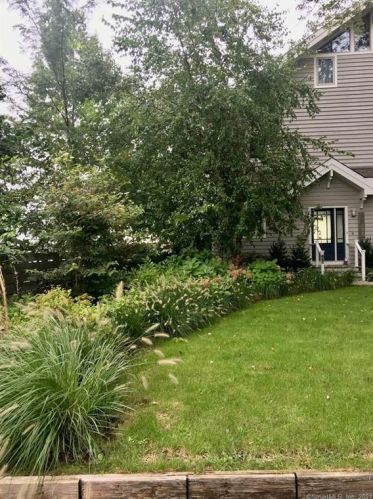13 Seabreeze Pl, Norwalk CT  06854-4711 exterior
