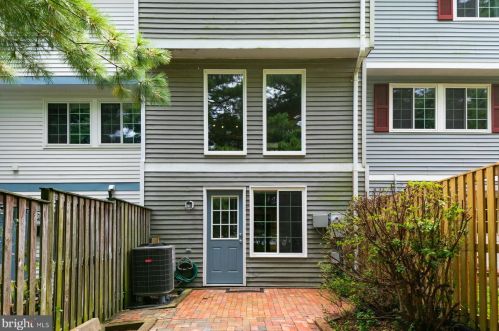 1627 Purple Sage Dr, Herndon VA  20194-5619 exterior