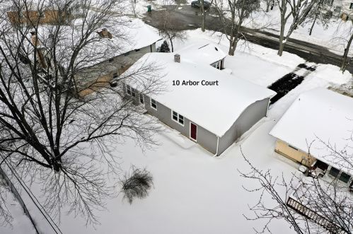 10 Arbor Ct, Buffalo Grove, IL 60089-2001