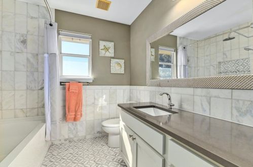 7036 Auckland Dr, Austin TX  78749-4139 exterior