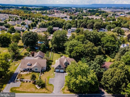 1022 Rockledge Dr, Carlisle PA  17015-9127 exterior