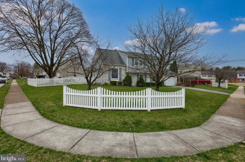 1604 Robert Rd, Lancaster PA  17601-5635 exterior