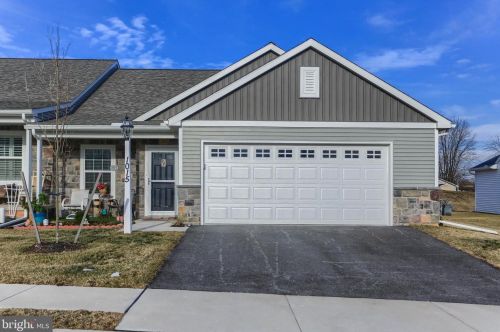 1015 Shadowbrooke Dr, York, PA 17315-2863