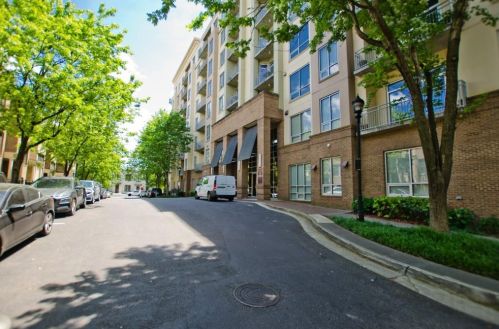 711 Cosmopolitan Dr, Atlanta GA  30324-3600 exterior