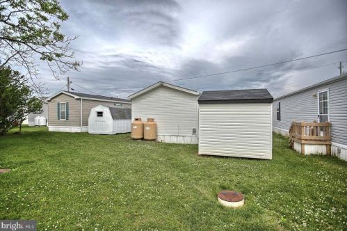 2002 Main St, Ephrata PA  17522-1118 exterior