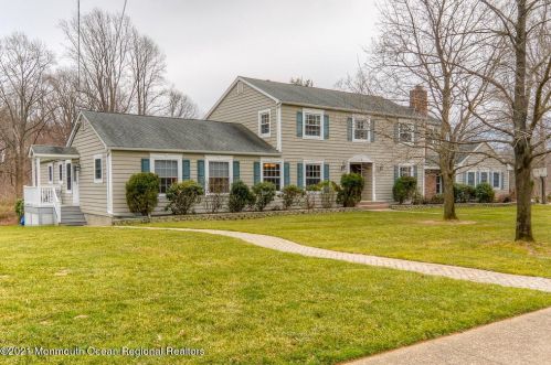 3 Seneca Dr, Middletown, NJ 07748-3712