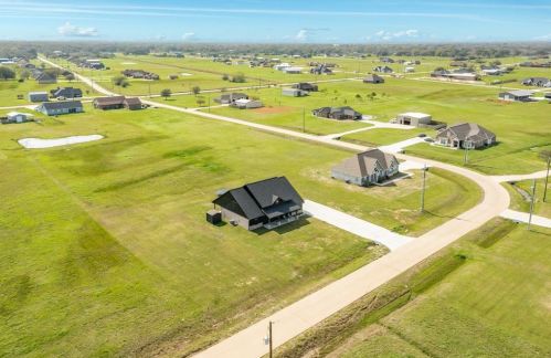 713 Longhorn Trl, Angleton TX 77515-9623 exterior