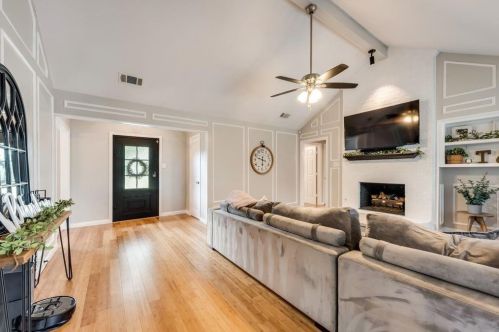 2046 Greenstone Trl, Carrollton TX 75010-4140 exterior