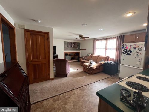 45 Lee St, Pilesgrove, NJ 08098-1272
