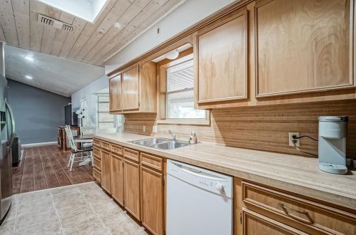 1806 Cedar Dr, Richmond TX 77469-4802 exterior