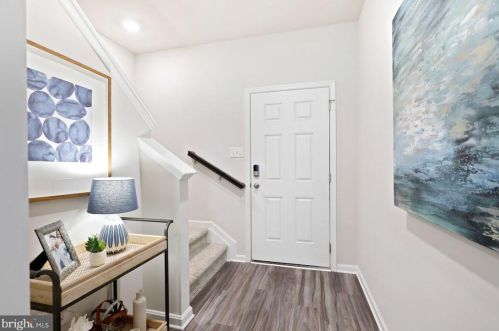 125 Maple Run Dr, York PA  17404-9140 exterior