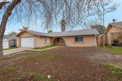 744 Cadillac Dr, Modesto, CA 95351-4317