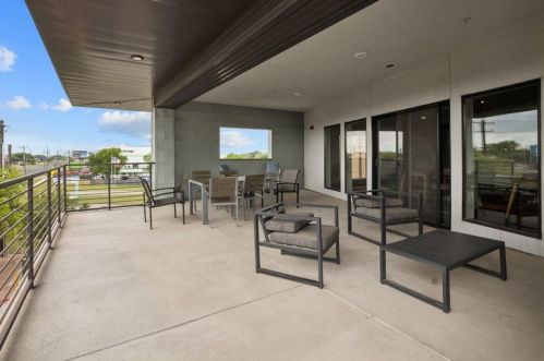 6444 Burnet Rd, Austin TX  78757-3214 exterior