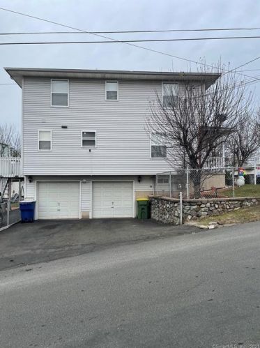 1052 Baldwin St, Waterbury, CT 06706-1701