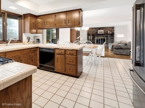 8485 Clynderven Rd, Willowbrook IL  60527-8341 exterior